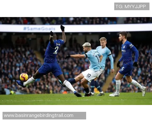 英超赛场上AC米兰迎战都灵球队的精彩对决分析与展望