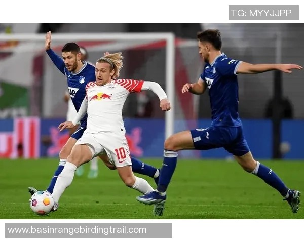 柏林联合与不来梅激战正酣谁能在德甲赛场上笑到最后